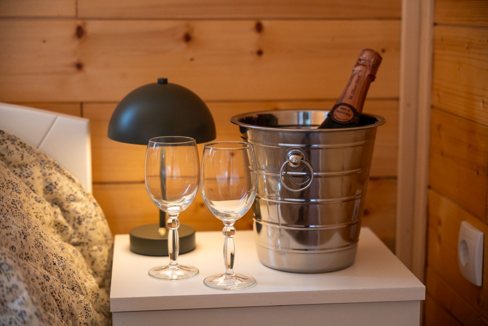 Masina za sudove u kuhinji